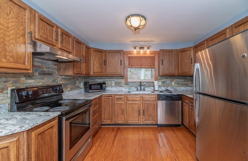 Townsend Cabina | Golf Course-Resort Pool-2 King Suites-Scenic Cabin in Townsend, TN River Tubing-6mi to National Park