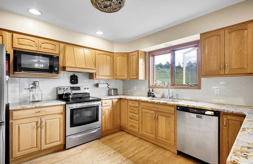 Shawnee Casa | Spacious ranch house with fishing, disc golf, hot tub and room to roam!
