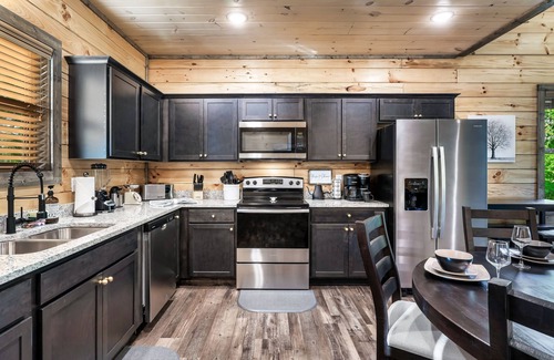 Sevierville Cabina | New Premium Log Cabin in the Smokies Amazing Amenities Indoor Pool Sauna Jacuzzi