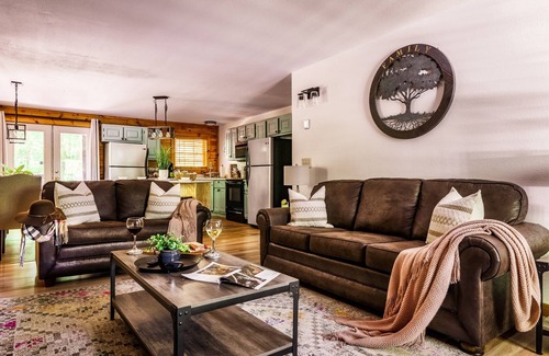 Pigeon Forge Cabina | 5-star Location | 2min2Pkwy | Hot Tub | Secluded