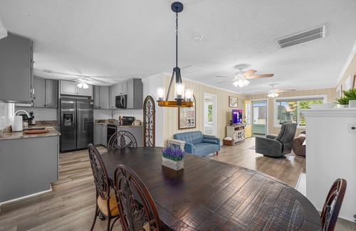 Windy Hill Casa | Fall Sale | Dog Friendly | 3 Min Walk to the Sand | Ocean View
