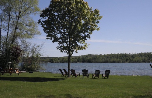 Lake Leelanau Cabaña | Happy Family Leelanau Lakefront Cottage