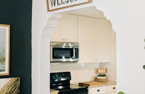 Riverside Heights Casa | FREE NIGHT: Private Pickleball court! Pets Welcome -Near to Armature Works