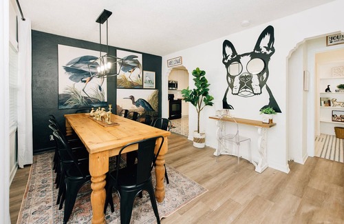 Riverside Heights Casa | FREE NIGHT: Private Pickleball court! Pets Welcome -Near to Armature Works