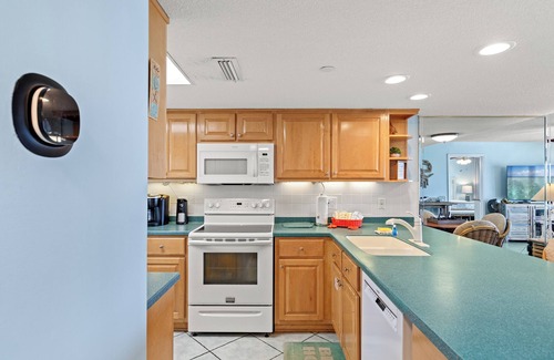 Lower Grand Lagoon Condominio | Fall Special! Commodore 1306 Top-Floor Condo with Stunning Gulf Views