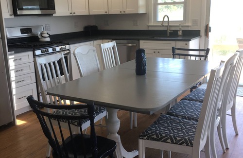 West Dennis Casa | FRENTE AL AGUA! Duerme 8, Firepit, Kayaks! Actividades de otoño, Rail Trail, Restaurantes!