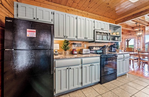 Gatlinburg - Pigeon Forge Cabina | Summer & Fall Specials - Amazing Mountain Views - Family and Pet Friendly!