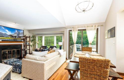 The Galena Territory Casa | Fall Specials! Cozy King Beds, Pool Access, Galena Territory Amenities, Fireplace, Great Location in Galena Territory on Lake Galena