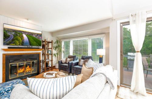 The Galena Territory Casa | Fall Specials! Cozy King Beds, Pool Access, Galena Territory Amenities, Fireplace, Great Location in Galena Territory on Lake Galena