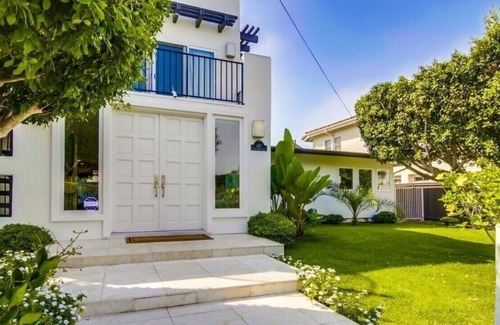 Beach Barber Tract Casa | Fall Specials/Hot Tub/A/C/6 Bedrooms/Great Family Home/Rooftop Deck