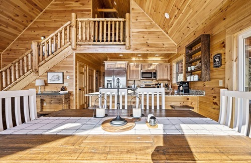 Sevierville Cabina | Summer Specials Smoky Mtn Retreat: Game Room/Hot Tub