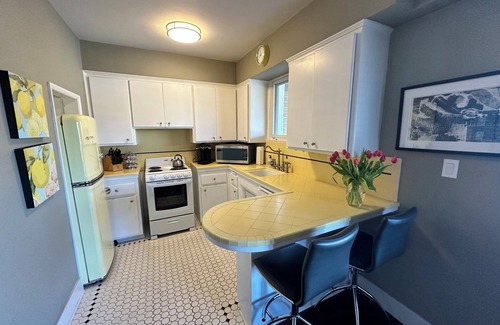Fallbrook Casa | Fallbrook’s guest-pool house : An old Hollywood stars escape