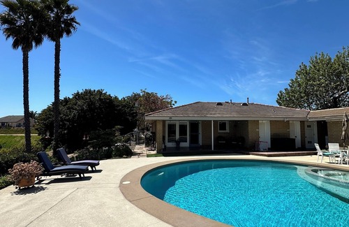 Fallbrook Casa | Fallbrook’s guest-pool house : An old Hollywood stars escape