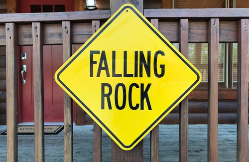 Pigeon Forge Cabina | Falling Rock - Tan cerca que puedes caminar hasta Parkway
