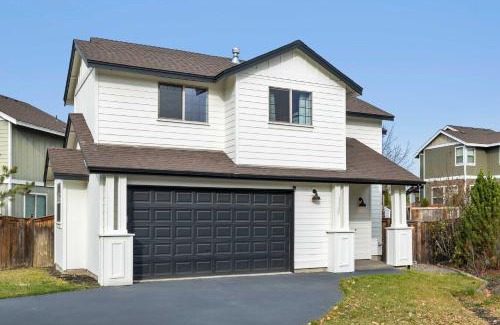 Old Farm District Casa | Fam-Friendly- Hot-tub - 30min to MT Bachelor