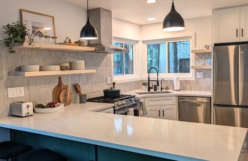 Crestline Cabina | Woodsy Chalet by Lake Gregory, 1–2 Hrs from LA/OC