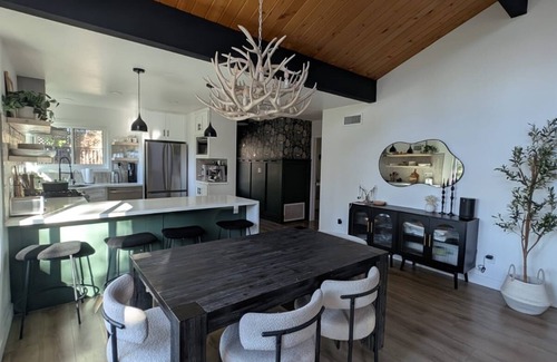Crestline Cabina | Woodsy Chalet by Lake Gregory, 1–2 Hrs from LA/OC