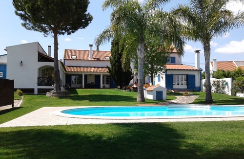 Riachos Casa | Casa de Família, mitad de camino Lisboa/Fatima, jardín y piscina privada