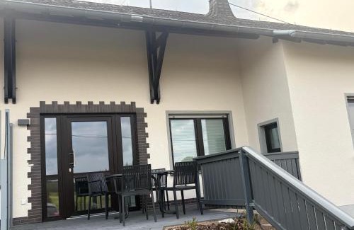 Bodenbach Apartamento | Familien-Apartment Bodanum für 4 Personen - mit eigener Terrasse - naturnahe Ortsrandlage - Arbeitsplatz mit VDSL - 10 min zum Nürburgring