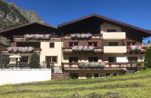 Mandarfen Casa | Familienzimmer Pitztal - Hotel Garni Rifflsee