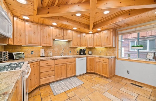 Peter Pan Cabina | Families love! Close to Slopes, Lake, Trails & All