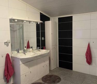 Vikberget Casa | Familievennlig fritidsbolig i hjertet av Flå, perfekt for besøk i Bjørneparken