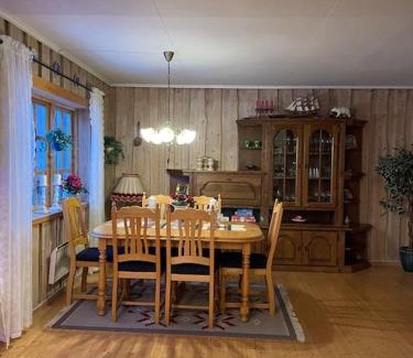 Vikberget Casa | Familievennlig fritidsbolig i hjertet av Flå, perfekt for besøk i Bjørneparken