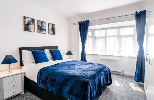 Brent Casa | Family 4-Bed Wembley Stadium Home - Parking & Long Stays