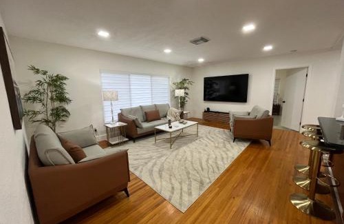 Ludlam Casa | Family 4br Home Near Dadeland Mall