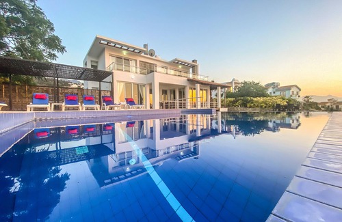 Esentepe Villa | Villa familiar de 5 dormitorios, piscina privada, ubicación en el borde del acantilado con vistas al mar