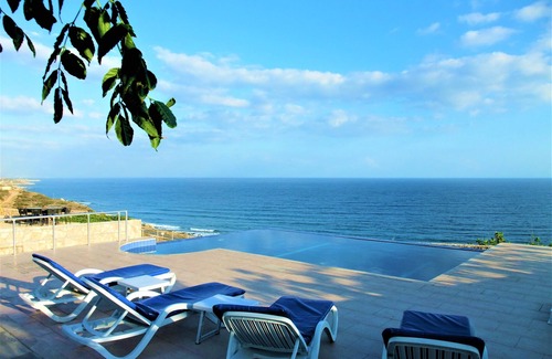 Esentepe Villa | Villa familiar de 5 dormitorios, piscina privada, ubicación en el borde del acantilado con vistas al mar