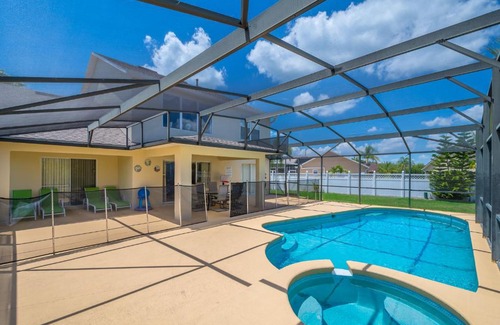 Crescent Lakes Casa | - Family Affair Villa -