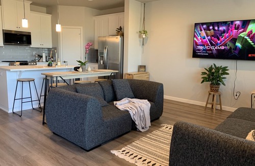 Vancouver Casa | Family and busines friendly.