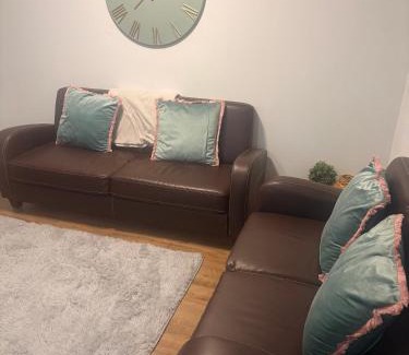 Warwick Apartamento | Family and Contractor 4BR All En-suite Apt with Free WiFi and Parking