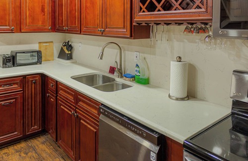 White Lake Casa | Family and Events Friendly 5BR Retreat on the Lakefront w Private Access