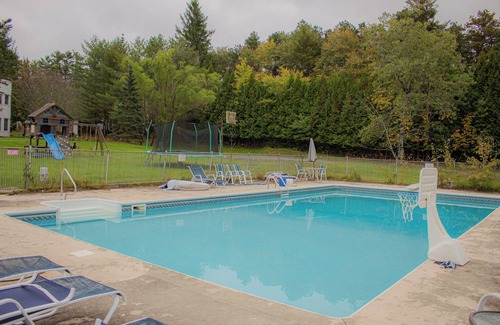 White Lake Casa | Family and Events Friendly 5BR Retreat on the Lakefront w Private Access