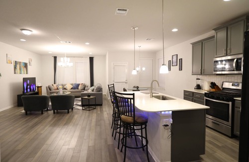Georgetown Casa | Family and group friendly large, spacious modern home in Leander