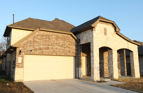 Georgetown Casa | Family and group friendly large, spacious modern home in Leander