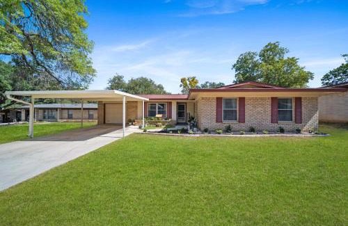 Medical Center District Casa | Family and Pet Friendly Stay - 15 Min to Downtown Six Flags SeaWorld very close to hospitals