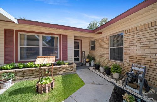 Medical Center District Casa | Family and Pet Friendly Stay - 15 Min to Downtown Six Flags SeaWorld very close to hospitals