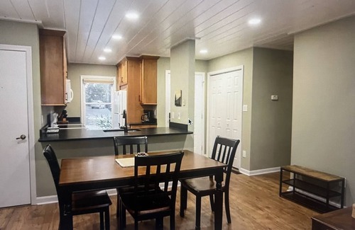 Sapphire Casa | Family and pet friendly home in Sapphire Valley Resort, amenities included.