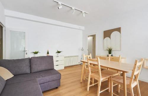 La Maternitat i Sant Ramon Apartamento | Family Apartment Camp Nou by Maison Piñata