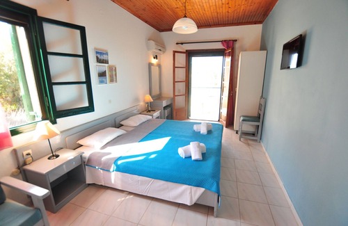 Acharavi Hotel | Smart Apartment y Studio Village muy cerca de la playa y del centro turístico.