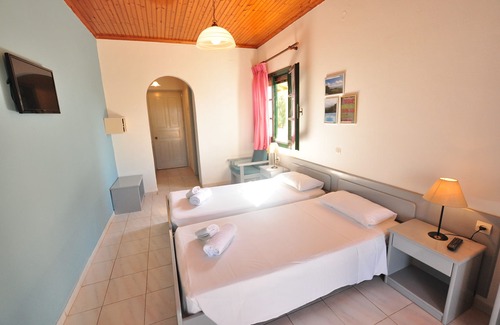 Acharavi Hotel | Smart Apartment y Studio Village muy cerca de la playa y del centro turístico.