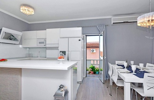 Vrpolje Apartamento | Family apartment in center of city