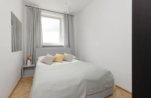 Muranow Apartamento | Family Apartment near Old Town by Noclegi Renters