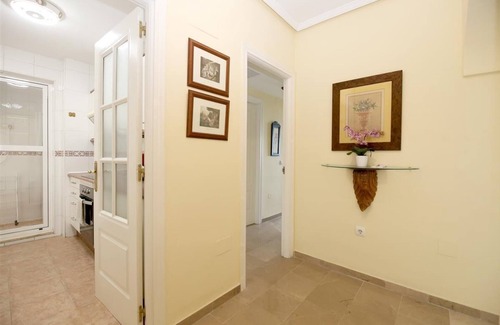 Estepona Apartamento | Apartamento familiar con vistas al mar y A/C, Cerca de la playa, restaurantes y el puerto