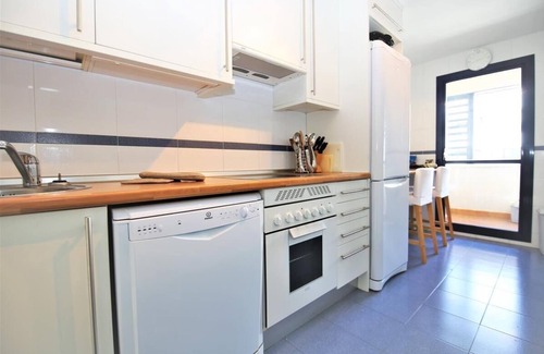 Estepona Apartamento | Apartamento familiar con clima, Wifi y piscinas, Cerca de playa, restaurantes y puerto de Estepona