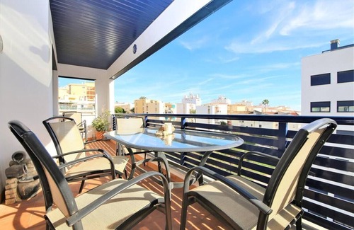 Estepona Apartamento | Apartamento familiar con clima, Wifi y piscinas, Cerca de playa, restaurantes y puerto de Estepona