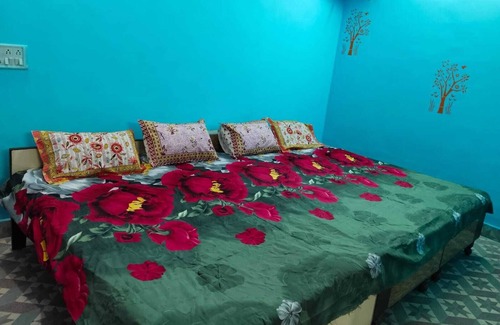 Panch Batti Cabaña | Family atmosphere Guest Room With Double Bed + Single Bed With Cooling Duckting